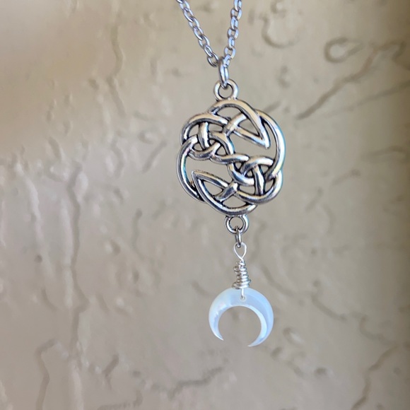 Celtic knot charm & mother of pearl moon - Picture 7 of 11